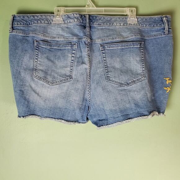 Torrid Denim Womens Embroidered Flower Cut Off Stretch Shorts Size 24 - Picture 2 of 8